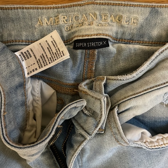 size 4 super stretch light wash american eagle skinny jeans with fake rips - Picture 2 of 2